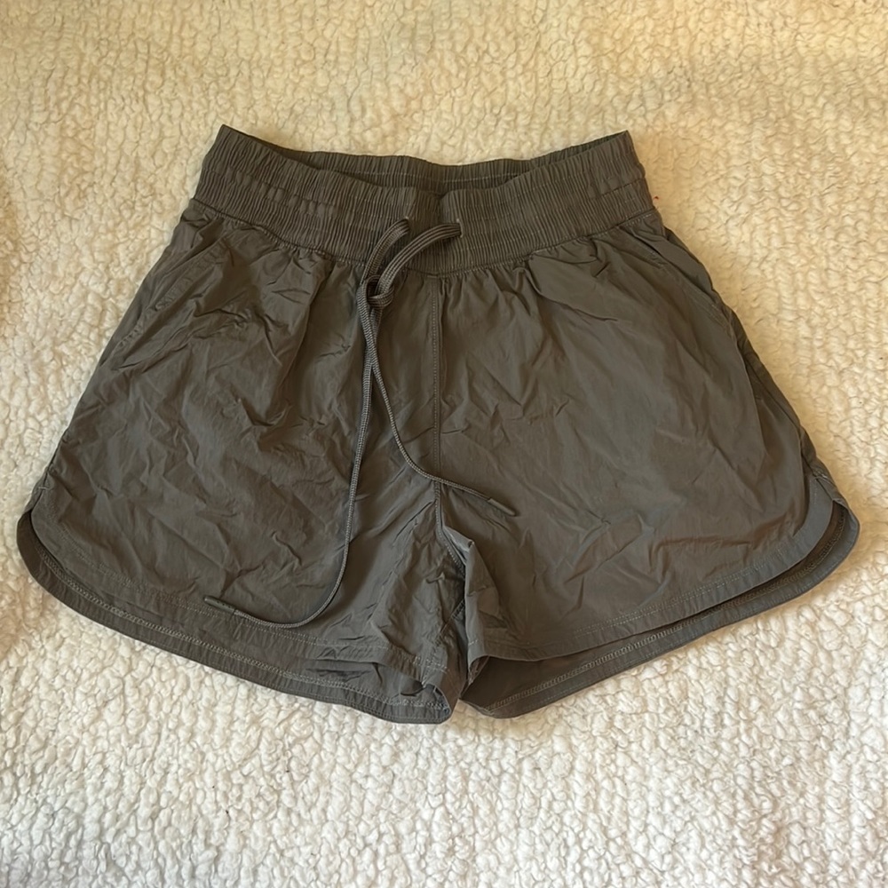 XS Abercrombie & Fitch Grey MotionTEK High Rise Lined Workout Short